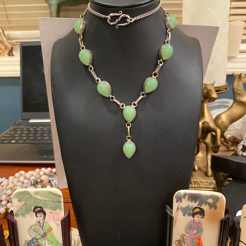 Elegant Green Chrysoprase Teardrop Necklace in Silver Tone Artisan Necklace - Picture 11 of 11